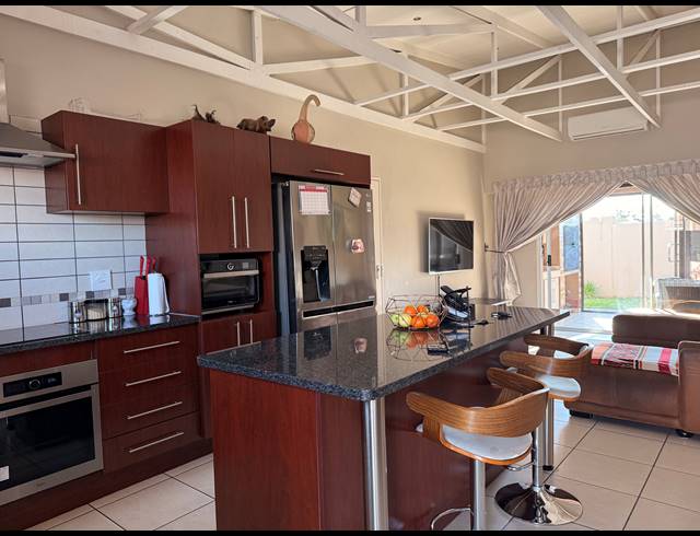 3 BEDROOM TOWNHOUSE FOR SALE IN WATERVAL EAST